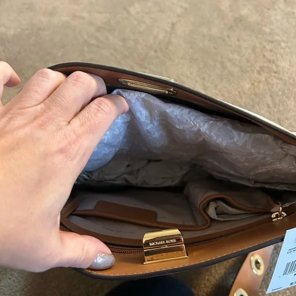 Michael Kors vanilla Sullivan large messenger Bag